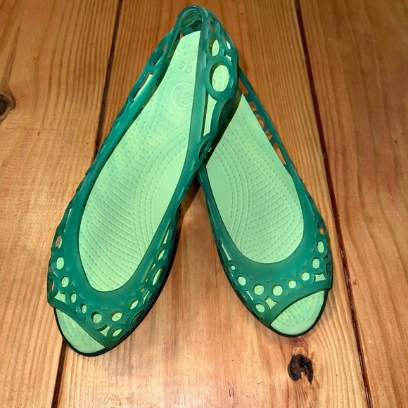 CROCS Green Cutout Flats - Picture 1 of 5